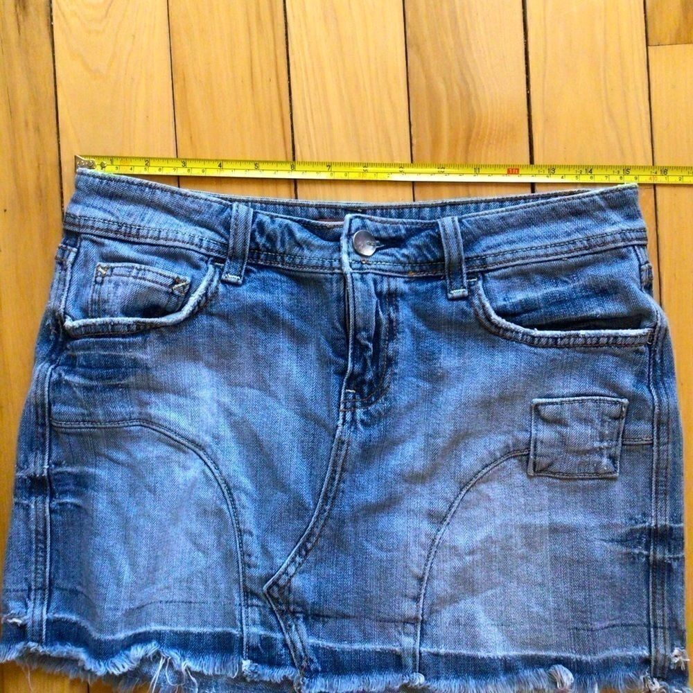 VINTAGE VIGOSS PATCH DISTRESSED MINI SKIRT 7/8 - Picture 5 of 11